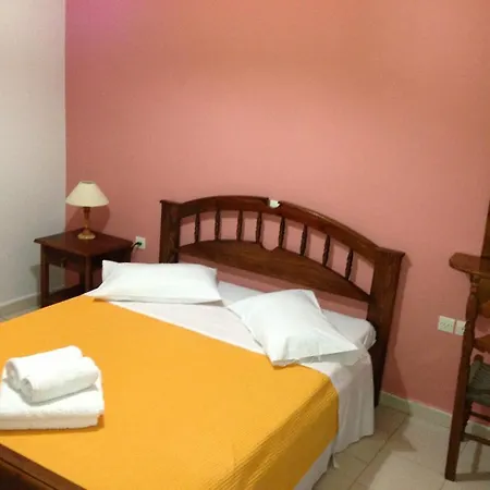 アパート Konstantina