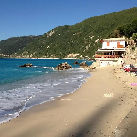 Konstantina アパート Áyios Nikítas