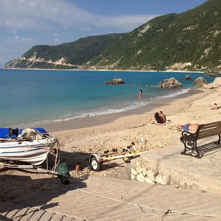 Konstantina アパート *