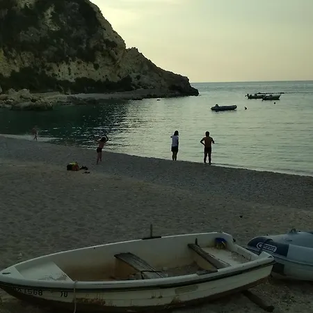 Konstantina アパート Áyios Nikítas